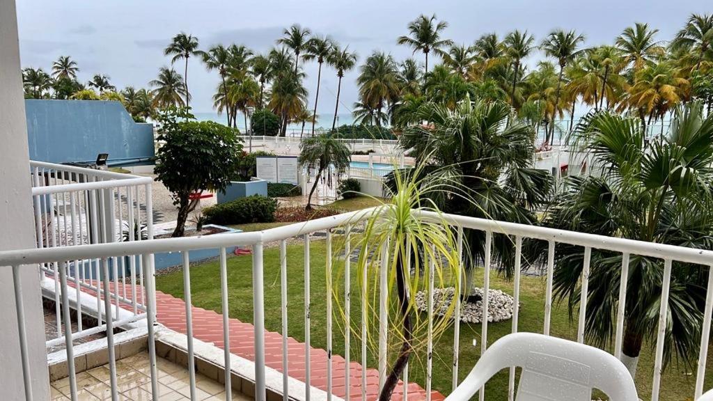 Beachfront Tropical Tantra Apartment Сан-Хуан Экстерьер фото